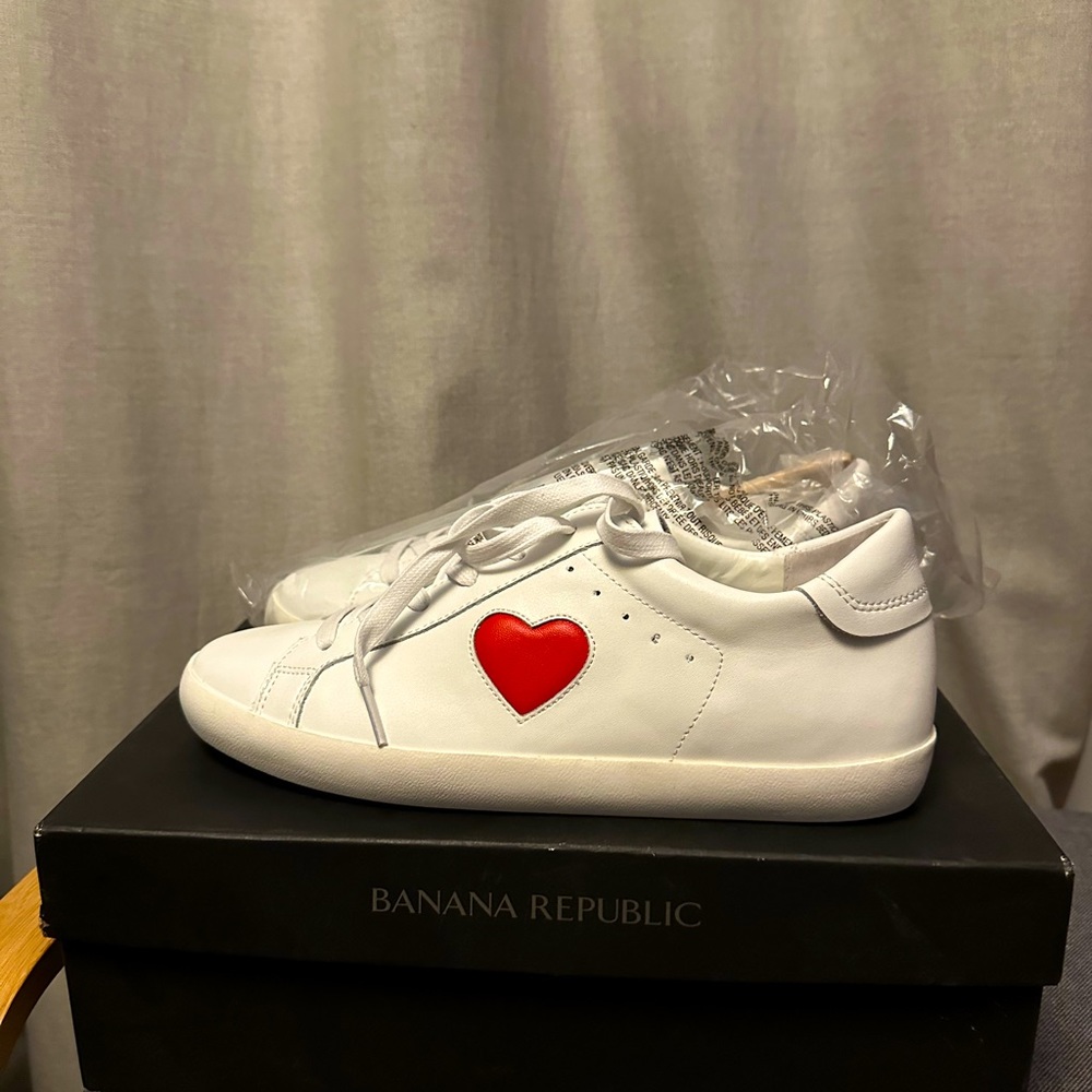 Banana Republic Heartthrob sneakers - BRAND NEW, NEVER WORN white sneaker